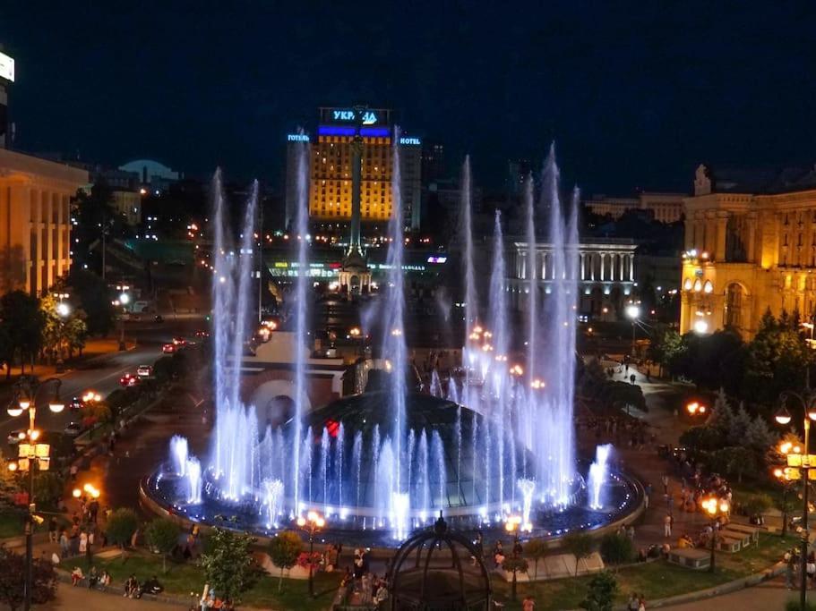 Apartment With View On Inpedendence Square Khreshchatyk Kiev Extérieur photo