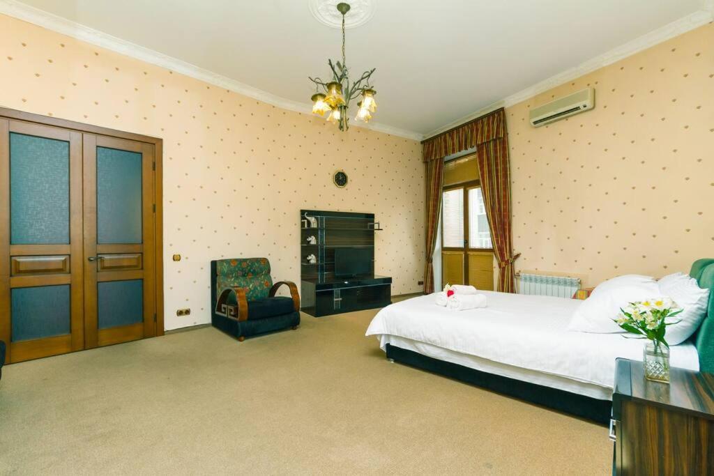 Apartment With View On Inpedendence Square Khreshchatyk Kiev Extérieur photo